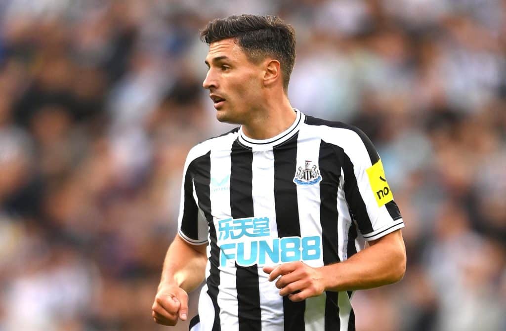 Top 10 Trung Vệ Hay Nhất Thế Giới Hiện Nay Top 10: Trung vệ Fabian Schar của câu lạc bộ Newcastle