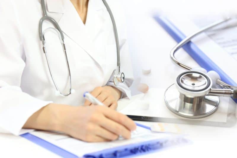 Mơ Đi Khám Bệnh Đánh Con Gì? Điềm Báo Như Thế Nào? Mơ thấy mình đang đi khám bệnh